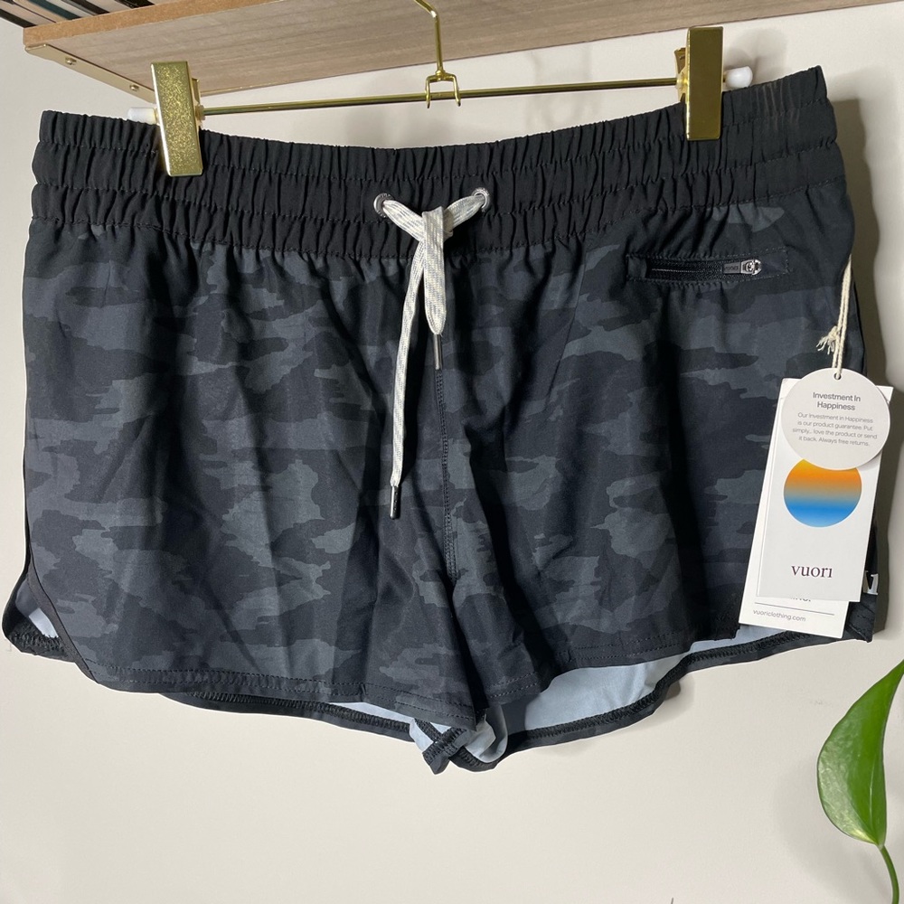 vuori clementine shorts . NWT Size Large